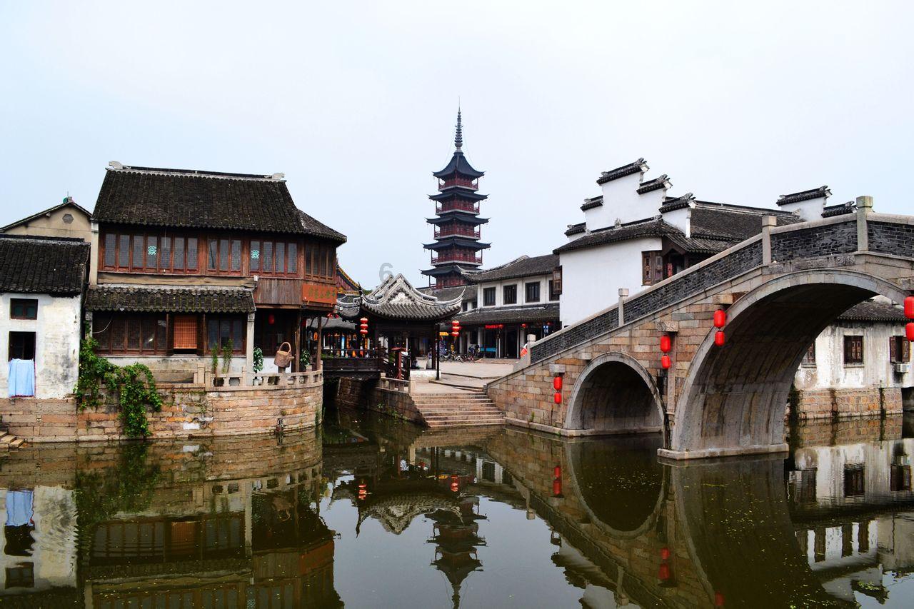 我父母的手机基本都是用来看电视，刷头条，所以给父母买手机有必要买苹果手机吗？