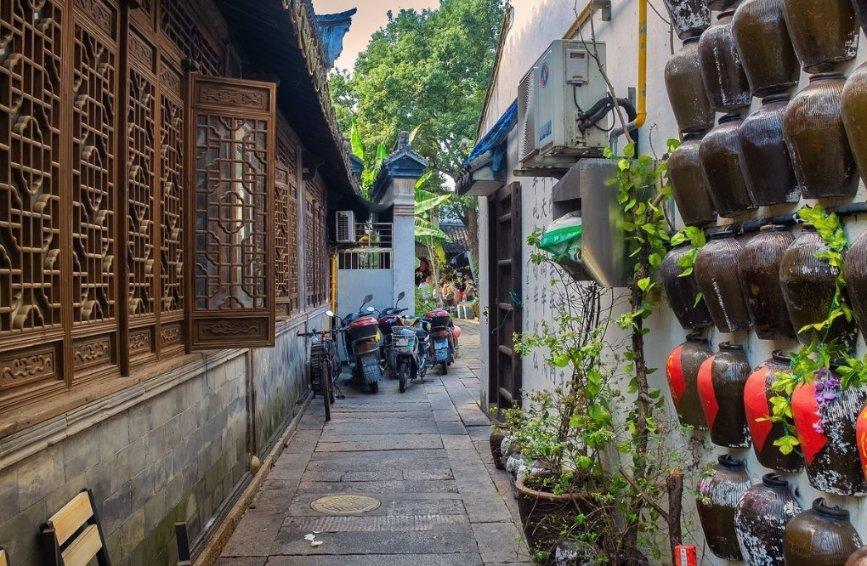 大和：予东方甄选“持有”评级 中期盈利逊于预期