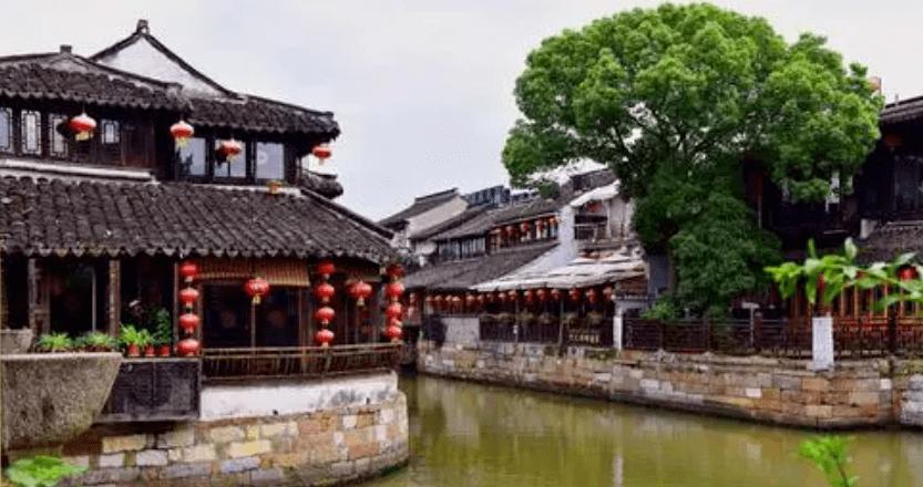 珠穆朗玛峰才8848米，怎么没人坐能飞万米高空的直升机登顶珠峰？