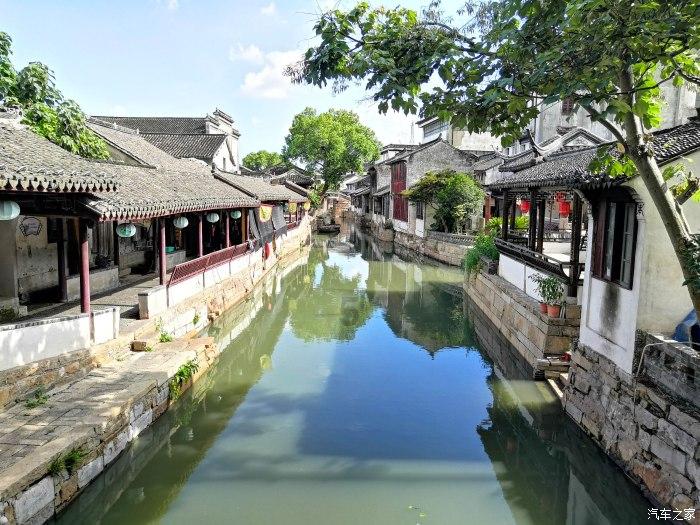 伊利安慕希丨小金冠便携装金装上市发布会1月27号落地新百CC mall !!!